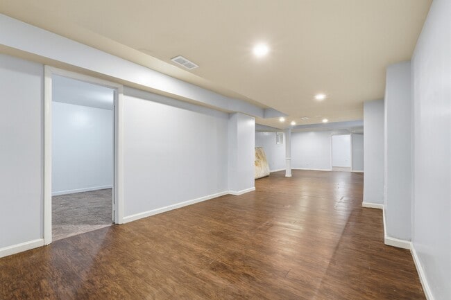 Building Photo - 7211 Martins Ct