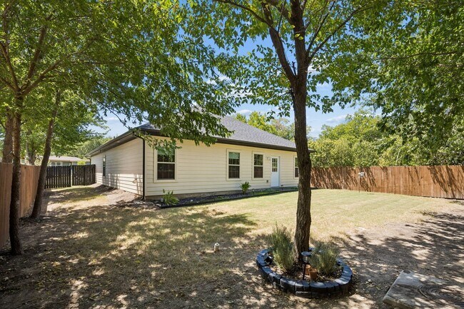 Building Photo - 2808 Binyon St