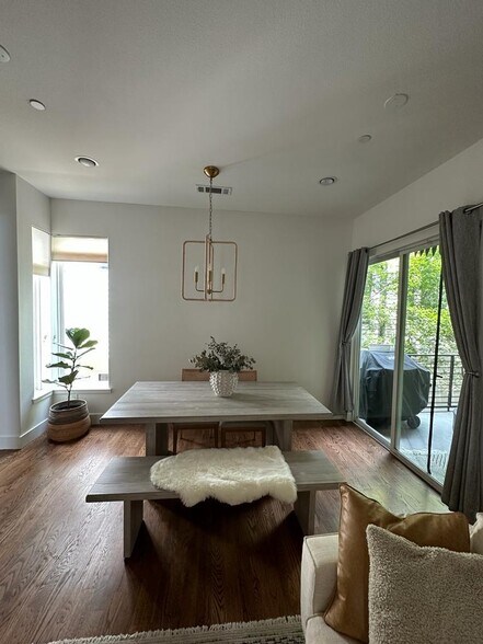 Building Photo - 5705 Bryan Pky