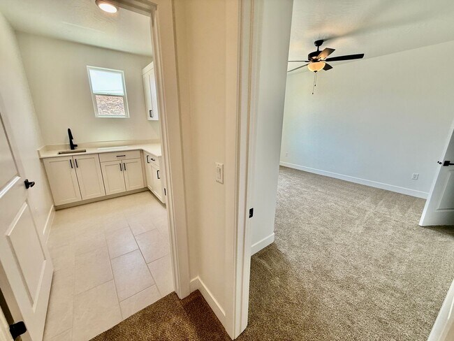 Building Photo - BRAND NEW Four Bedroom Townhome in Desert ...