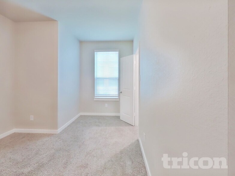 Building Photo - 5163 Klein Orchard Dr