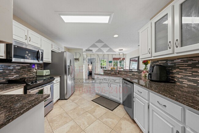 Building Photo - 393 Lee Rd 554