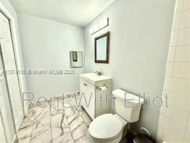 Building Photo - 2015 SE 10th Ave