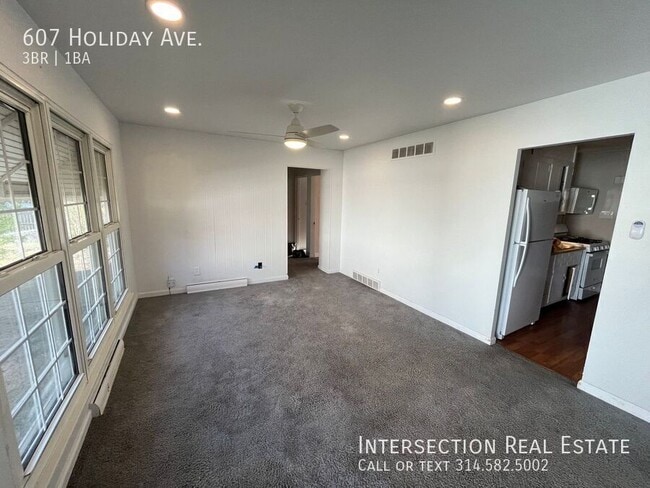 Building Photo - 607 Holiday Ave