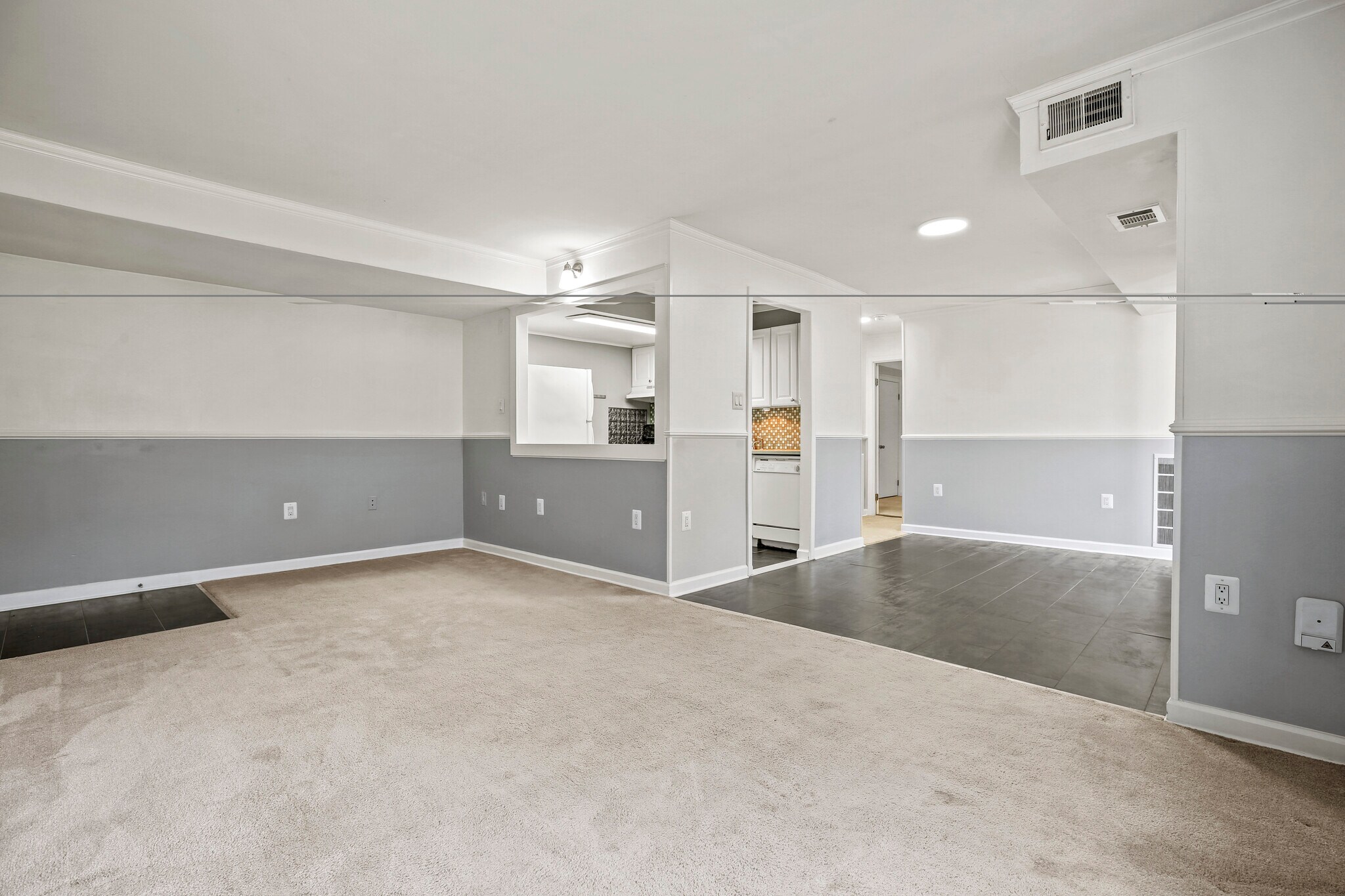 Living room - 5105 Crossfield Ct