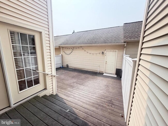Building Photo - 225 Deer Meadow Ln