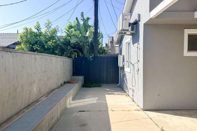 Building Photo - 3 bedrooms & 2 bathrooms |Duplex | Oxnard | Silverstrand Beach| Unfurnished