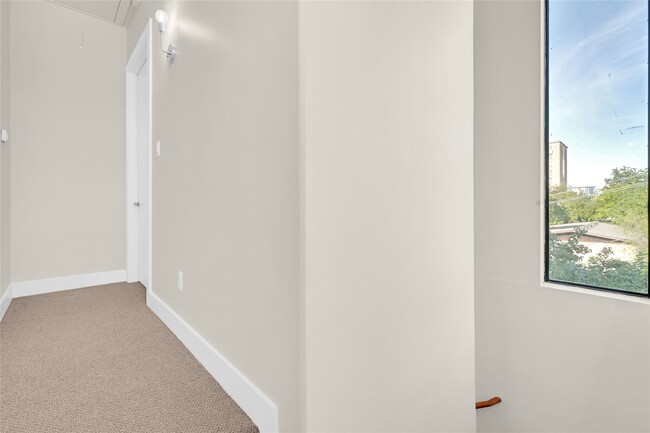 Building Photo - 2419 Charleston St