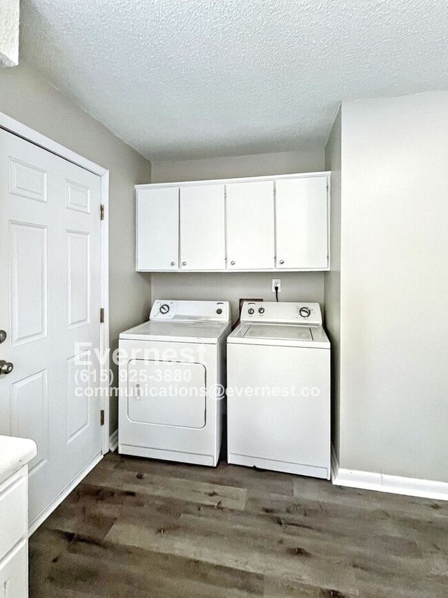 Building Photo - Spacious 4-Bedroom, 2-Bathroom Home with C...
