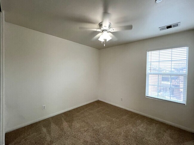 Building Photo - 14601 Serenade Dr