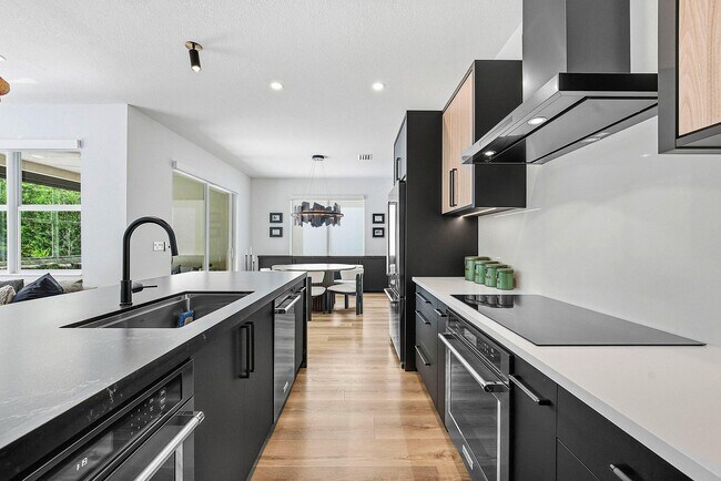 Building Photo - 4310 Buttonwood Dr