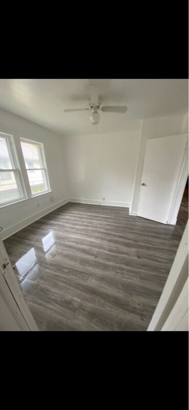 Building Photo - 732 N Victor Ave