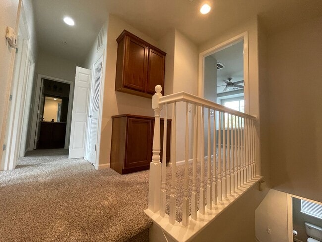 Building Photo - Nice Townhome w/ Detached Garage, Granite ...