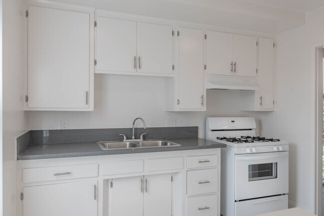 Building Photo - 922-926 N Normandie Ave