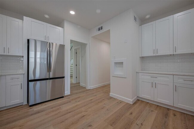 Building Photo - 1115 Augusta Dr