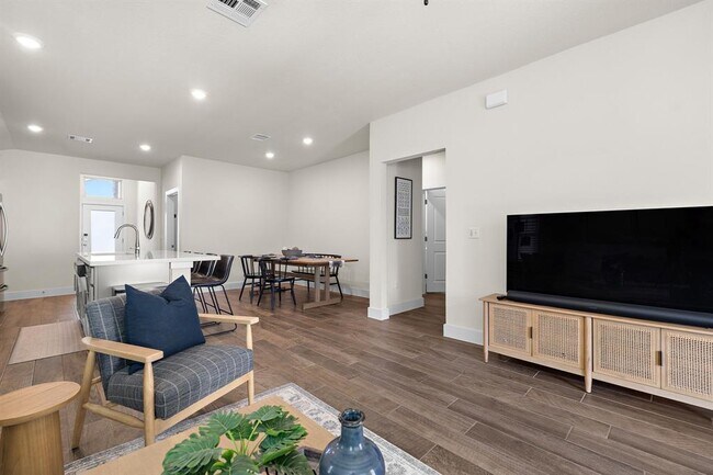 Building Photo - 6209 Dumfries Ln