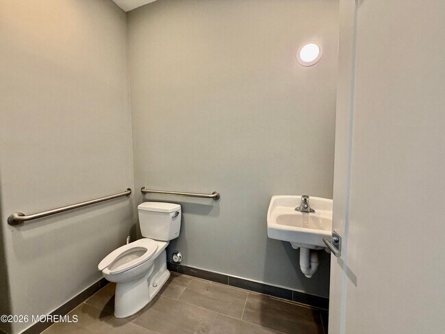 Building Photo - 909 Asbury Ave