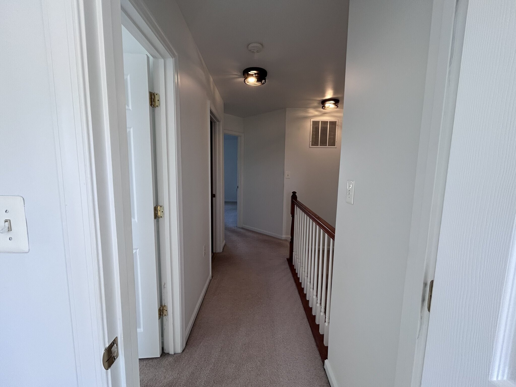 Building Photo - 1057 Lake Pelham Dr