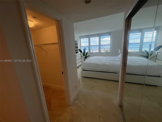 Building Photo - 100 Lincoln Rd