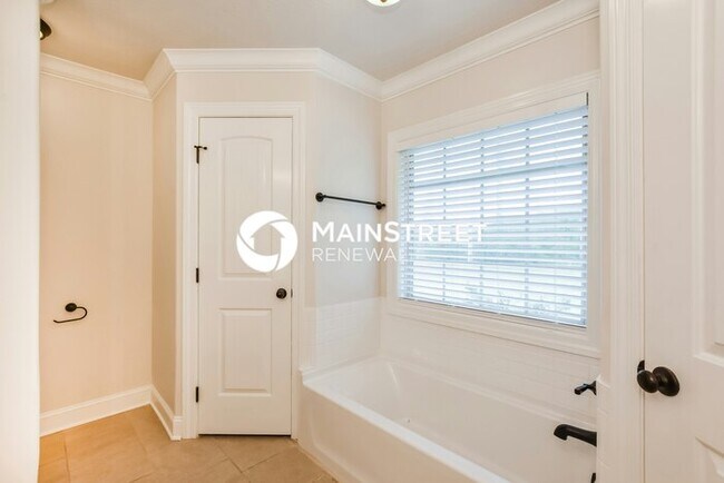 Building Photo - 3 Bedroom Pet-Friendly Home in HUNTSVILLE, AL with Main Street Renewal