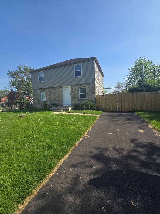 Building Photo - 2703-2705-2705 Eakin Rd