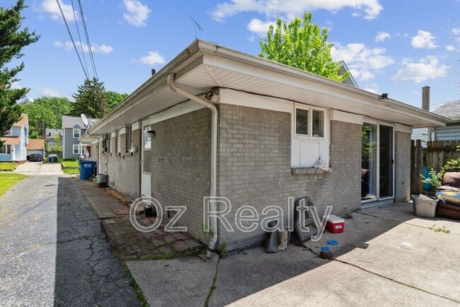 Building Photo - 4111 Parrakeet Ave