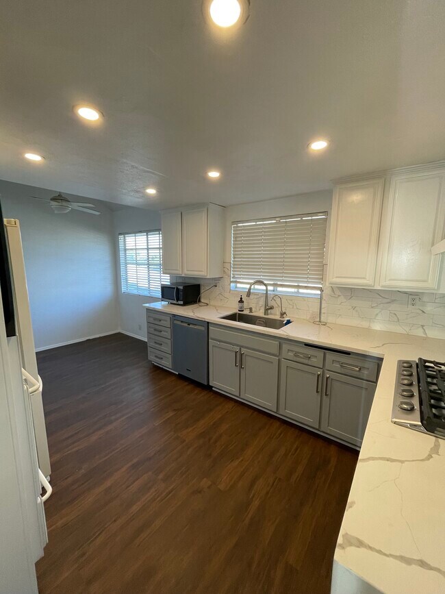Kitchen - 2703 Grant Ave