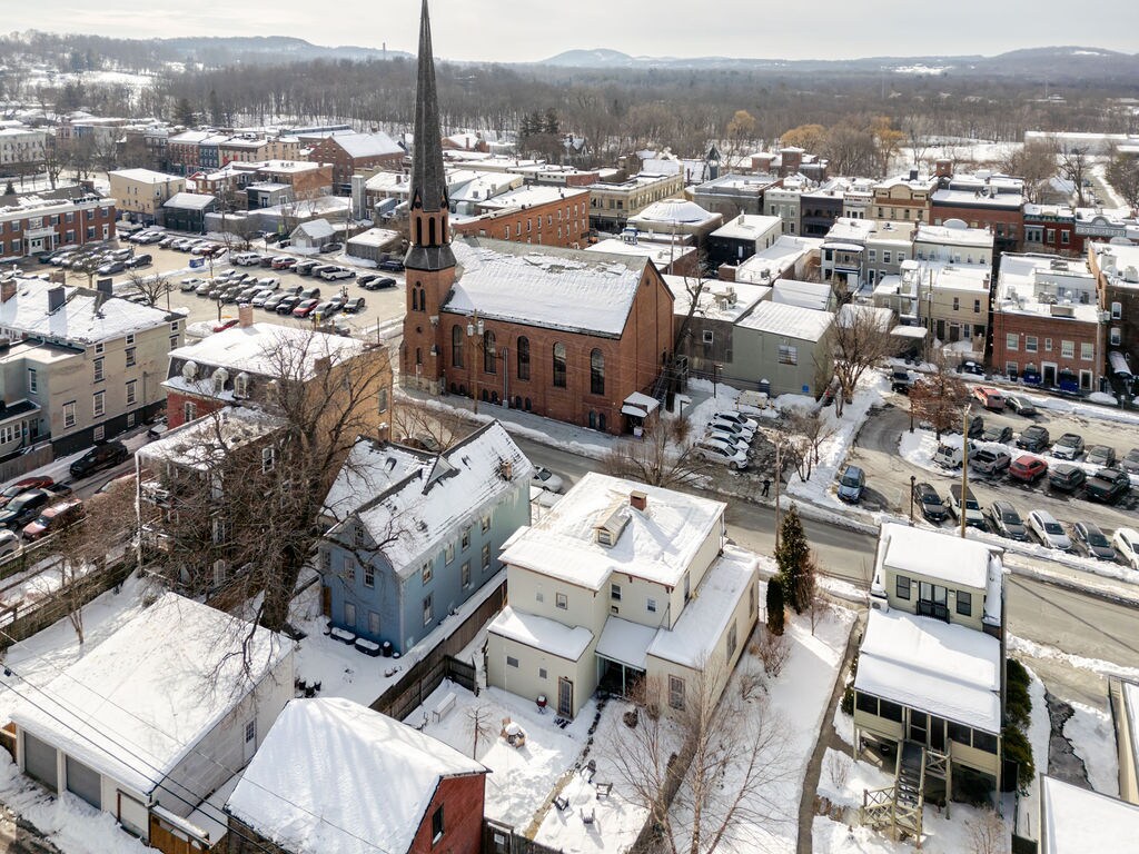 Building Photo - 552 Columbia St
