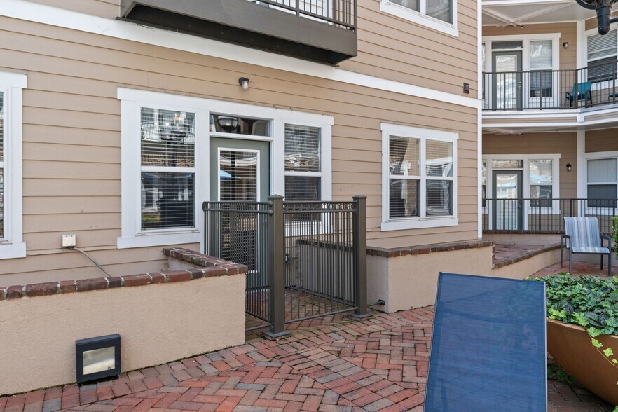Building Photo - 3000 Vanderbilt Pl