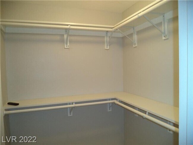 Building Photo - BEAUTIFUL FIRST FLOOR CONDO IN GATED COMMU...