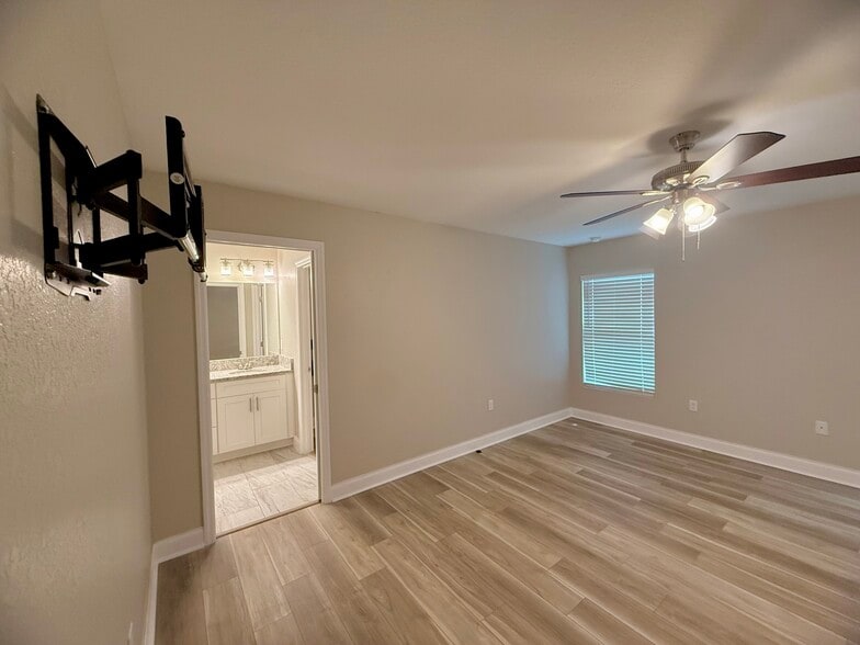 Building Photo - 2139 Sutton Ridge Ave