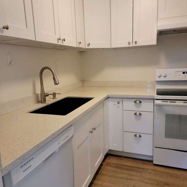 Building Photo - 6457 SW 192nd Ave