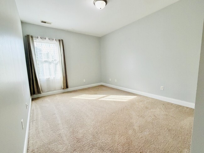 Building Photo - 33 Golden Spur Ln