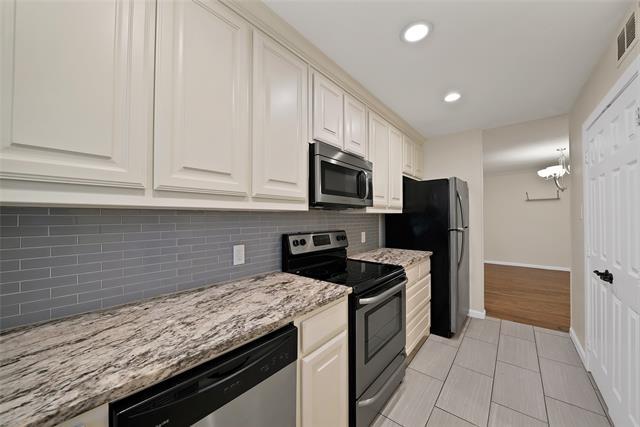 Building Photo - 2303 Park Hill Dr