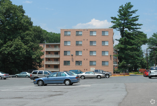 Hyattsville Apartments - Hyattsville House Apartments