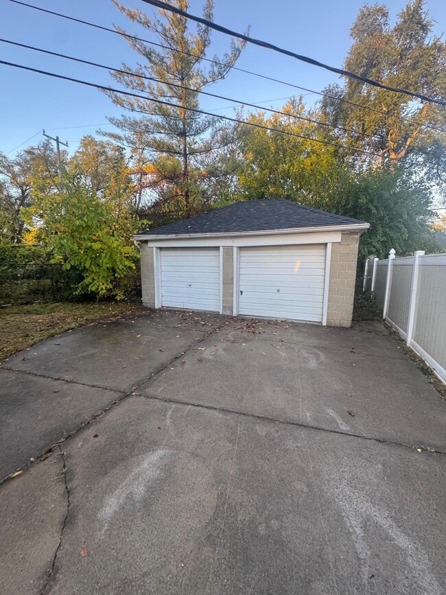 Building Photo - 20477 Manor