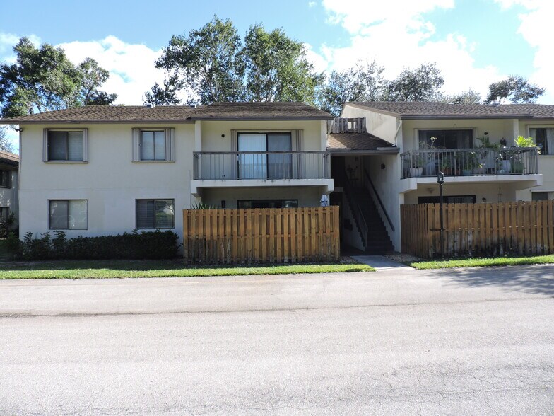 Primary Photo - 3402 Gardens East Dr