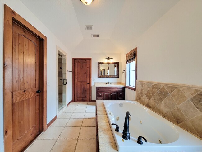 Building Photo - 1801 W 24th St