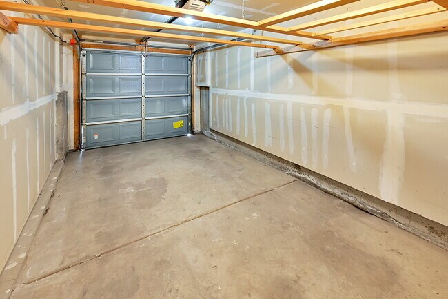 Building Photo - $2,050.00, 3 bed, 2.5 bath, located in Pal...