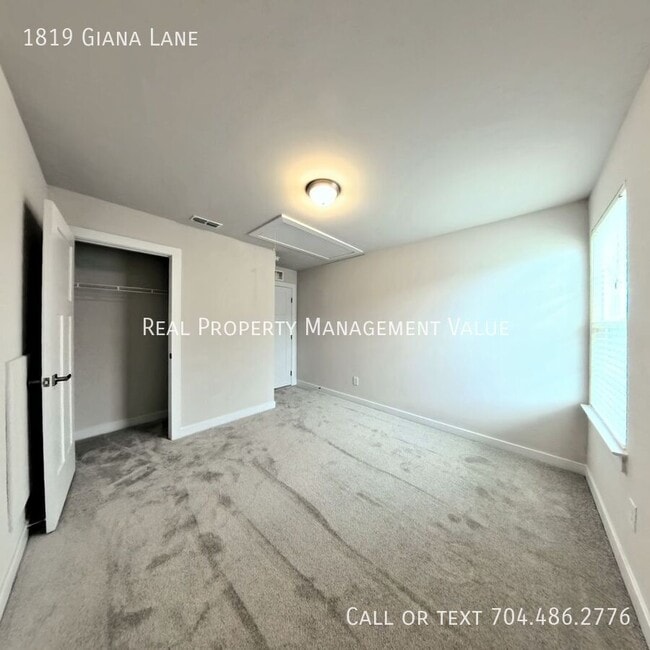 Building Photo - 1819 Giana Ln