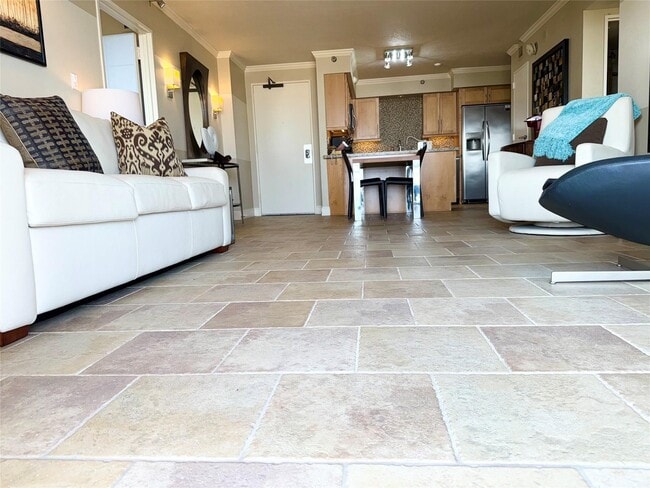 Building Photo - 5220 Seawall Blvd