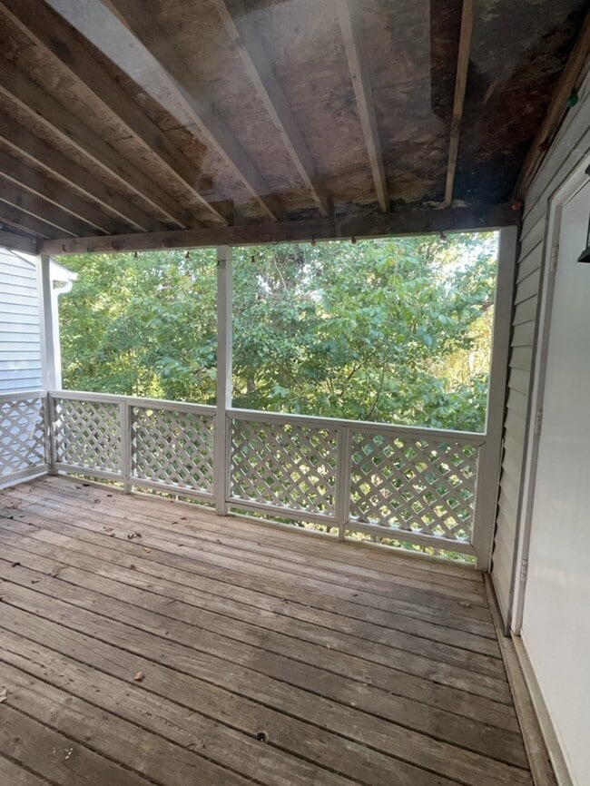 Building Photo - Charming 2-Bedroom Loft-Style Condo in a P...