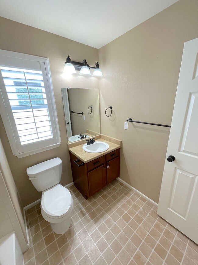 Building Photo - 6652 Maple Stone Ln
