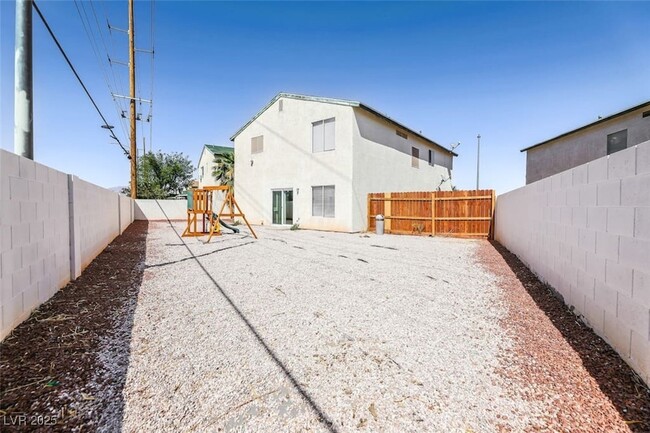 Building Photo - 3833 Via Lucia Dr