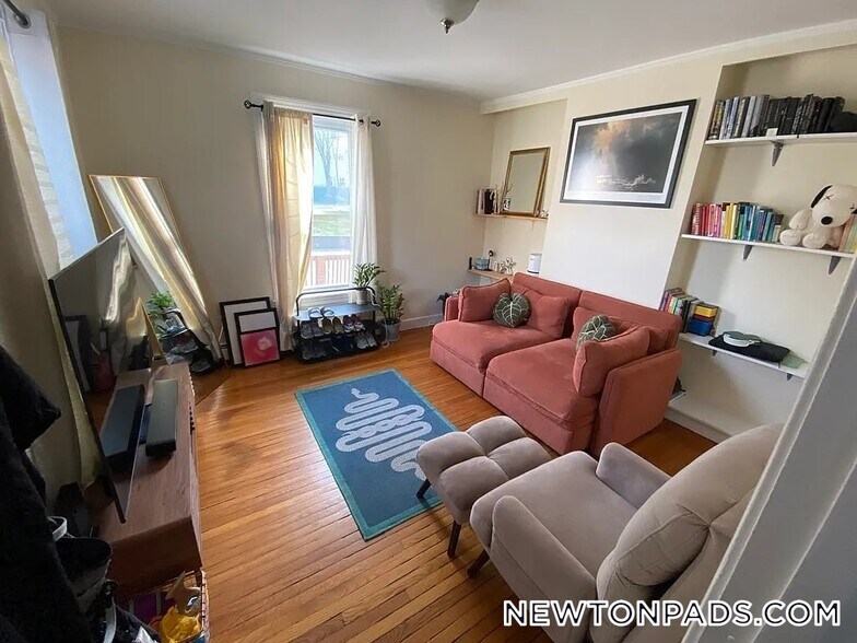 Primary Photo - 111 Adams St