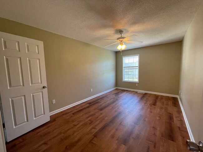 Building Photo - 231 Wakefield Way