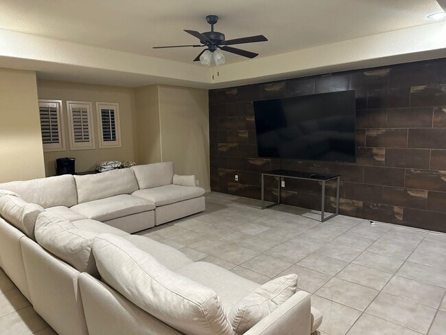 Building Photo - 9813 Sandhill Dr