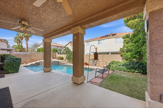 Building Photo - Exquisite 5-bed, 3-bath home w/ spacious 3-car garage offers luxurious living & effortless entert...