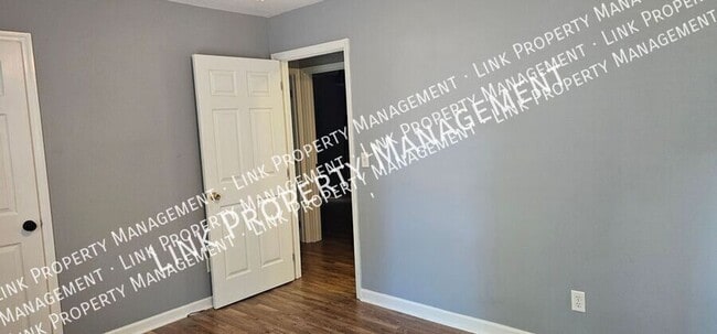 Building Photo - 140 S Elmwood St