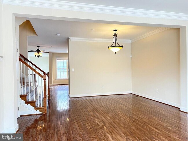 Building Photo - 725 Ridgemont Ave